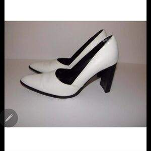 Colin Stuart Vintage White Leather Close Toe Heels w Block Heel Design 8-1/2 M